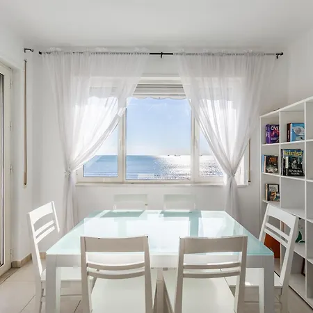 The Beachfront Lejlighed *