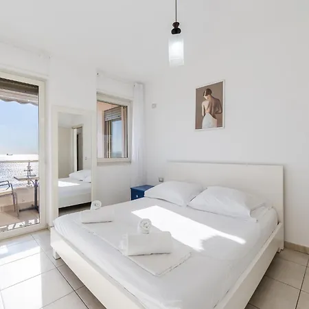 The Beachfront Lejlighed *