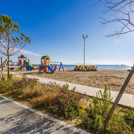 The Beachfront Апартаменты *