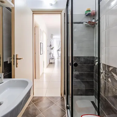 The Beachfront Apartman