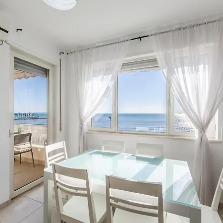 Apartmán The Beachfront By Premium Selection