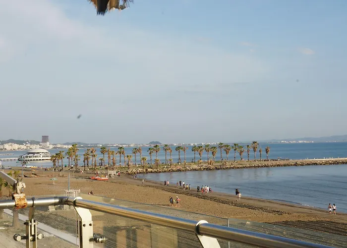 The Beachfront Apartament *